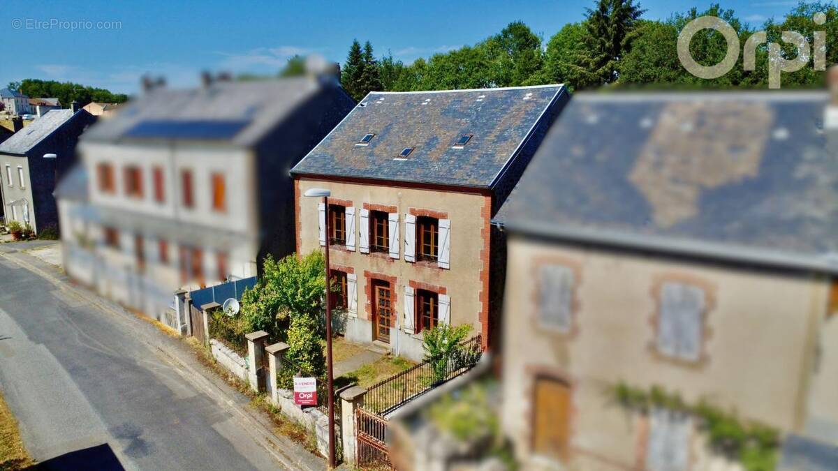 Maison à SAINT-SULPICE-LAURIERE