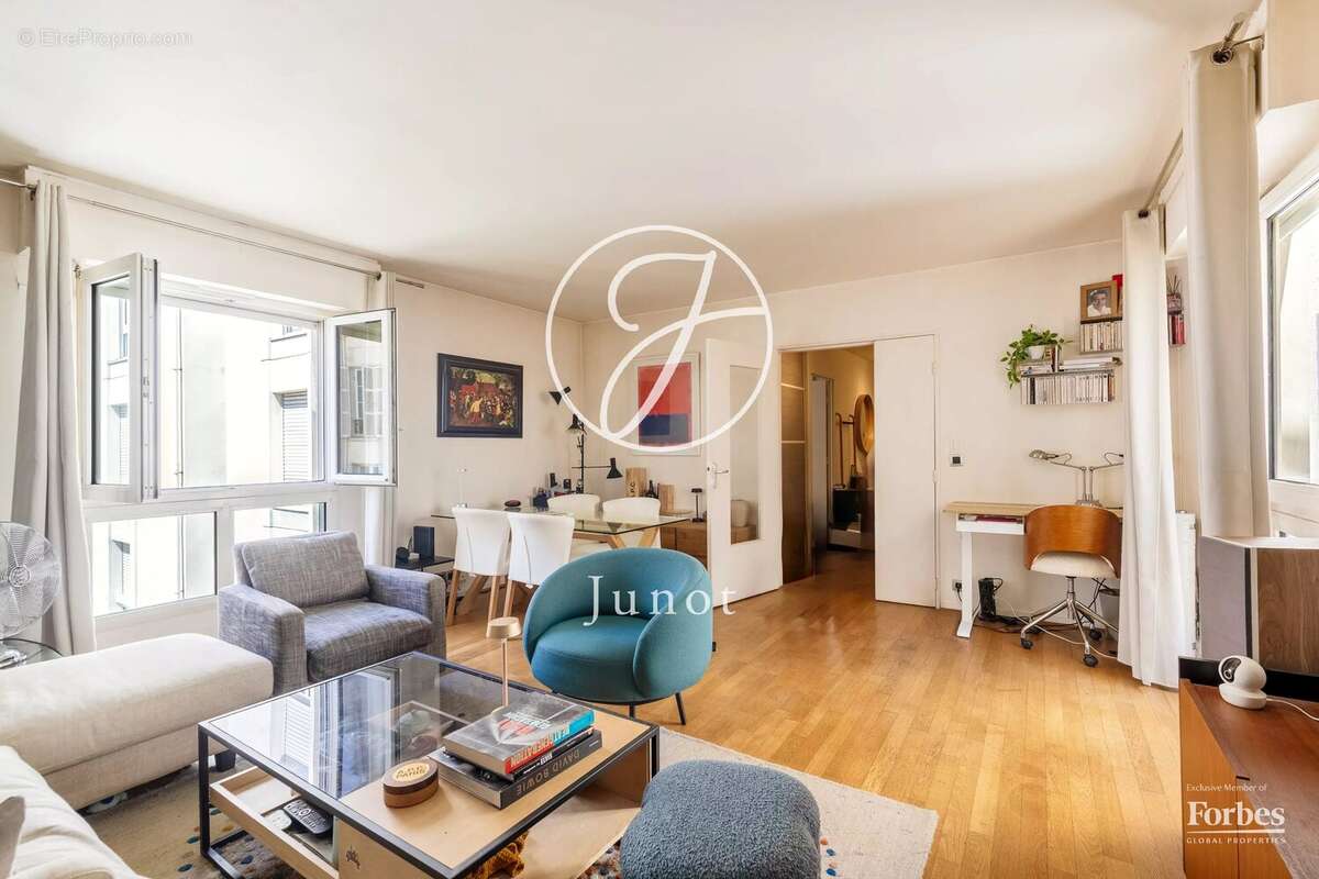 Appartement à PARIS-3E
