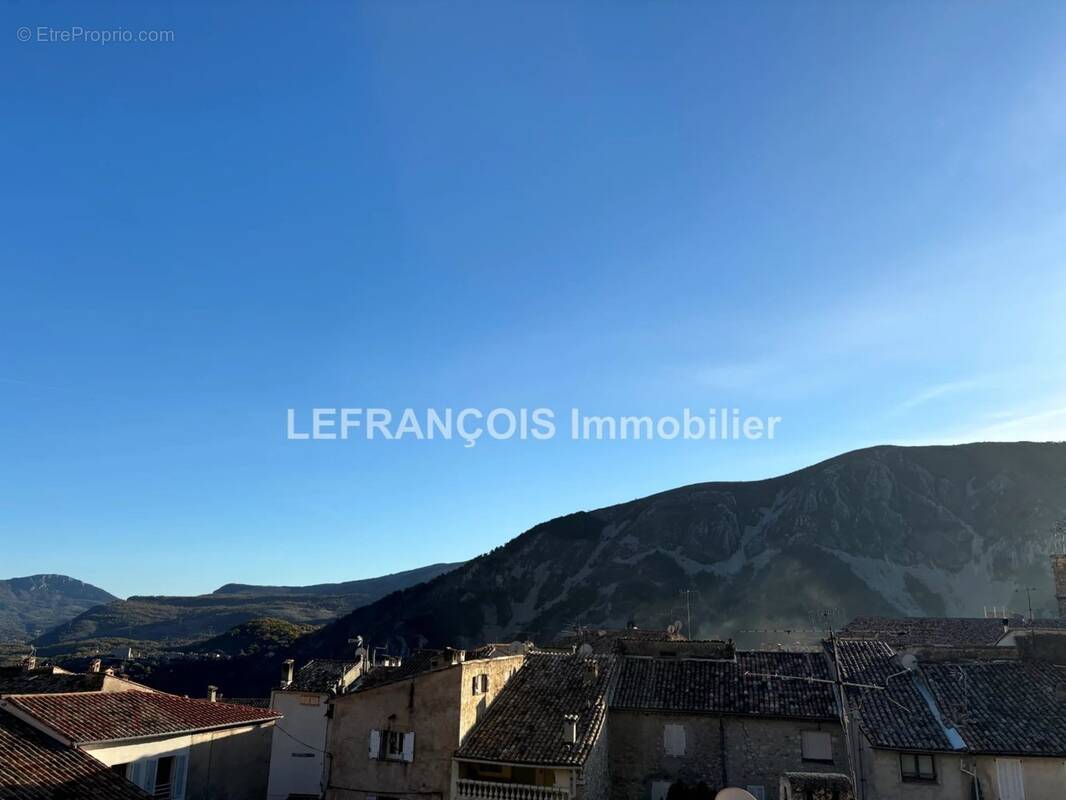 Appartement à GREOLIERES