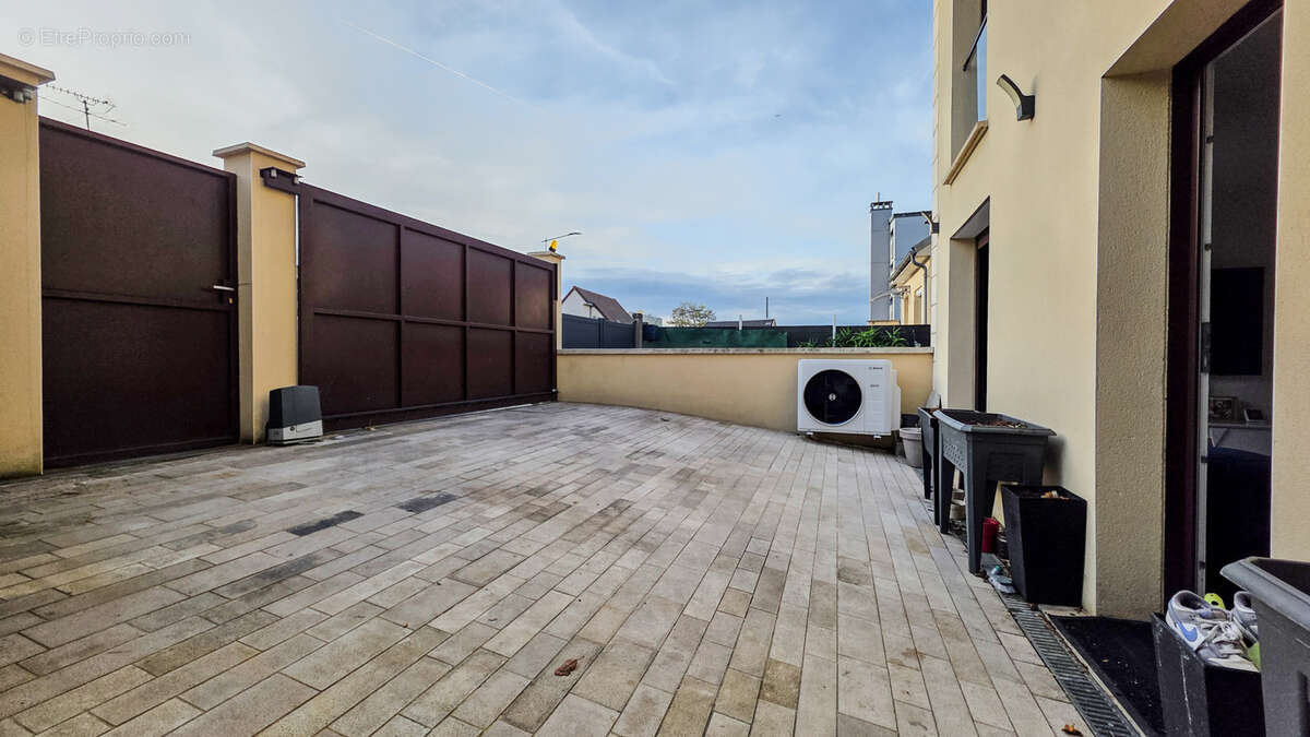 Maison à SARTROUVILLE