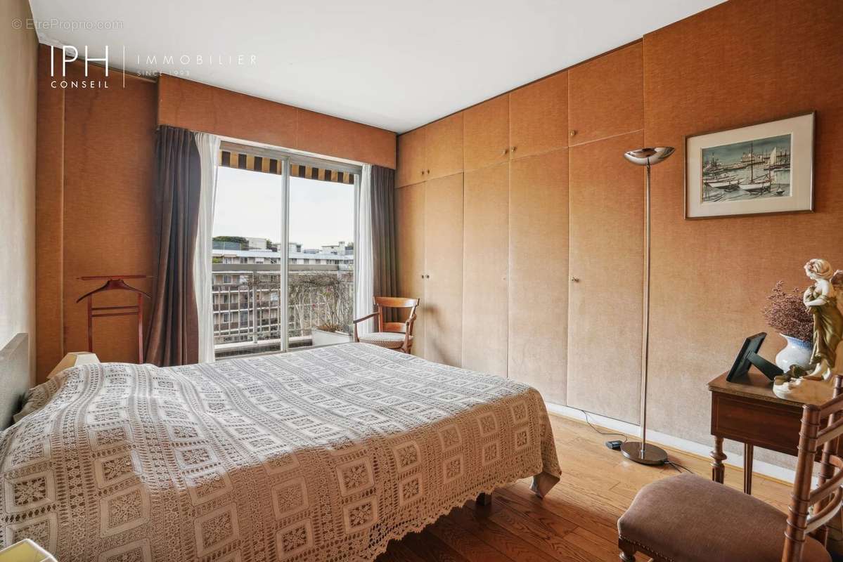 Appartement à NEUILLY-SUR-SEINE