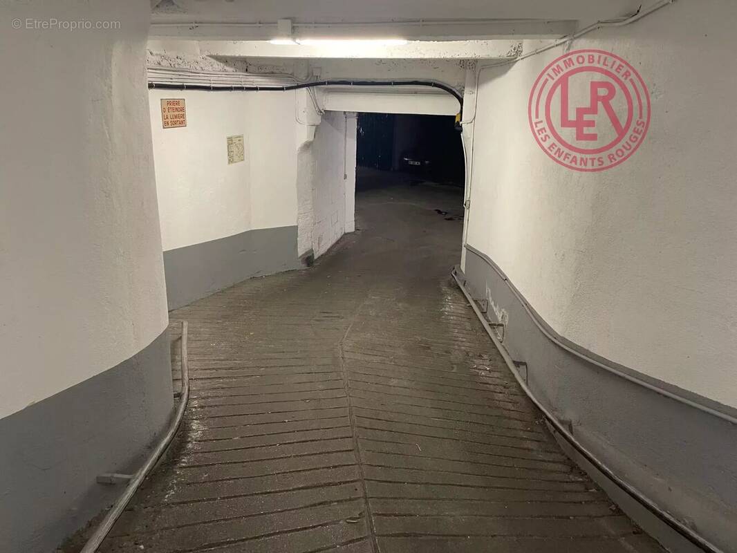 Parking à PARIS-6E