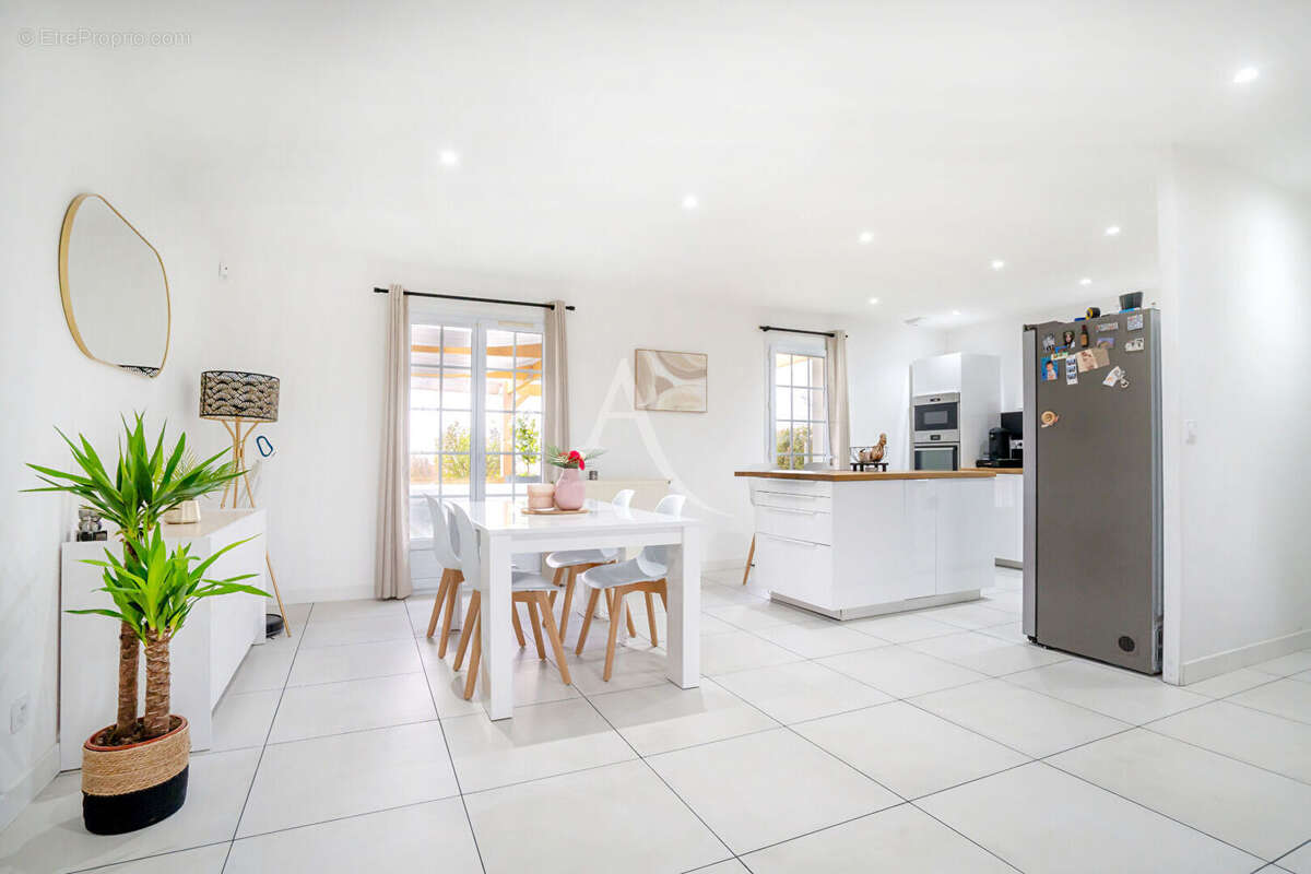 Maison à MONTREUIL-BELLAY