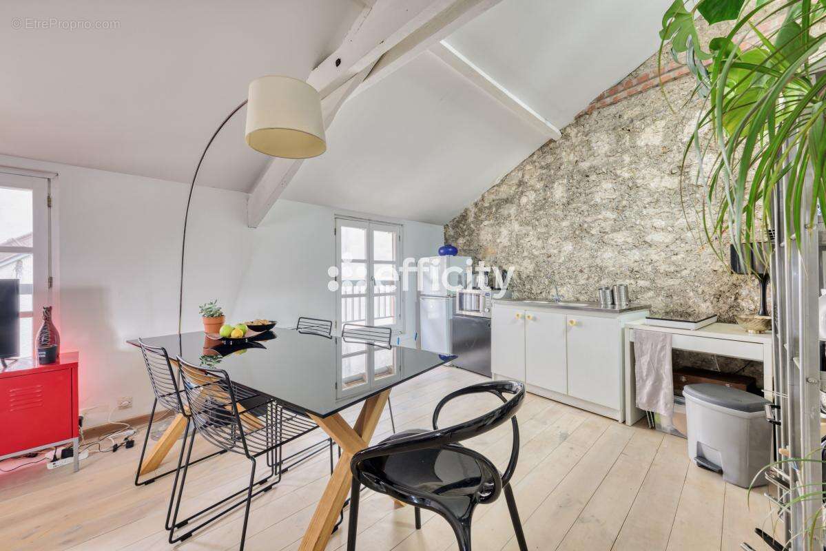 Appartement à COMBS-LA-VILLE