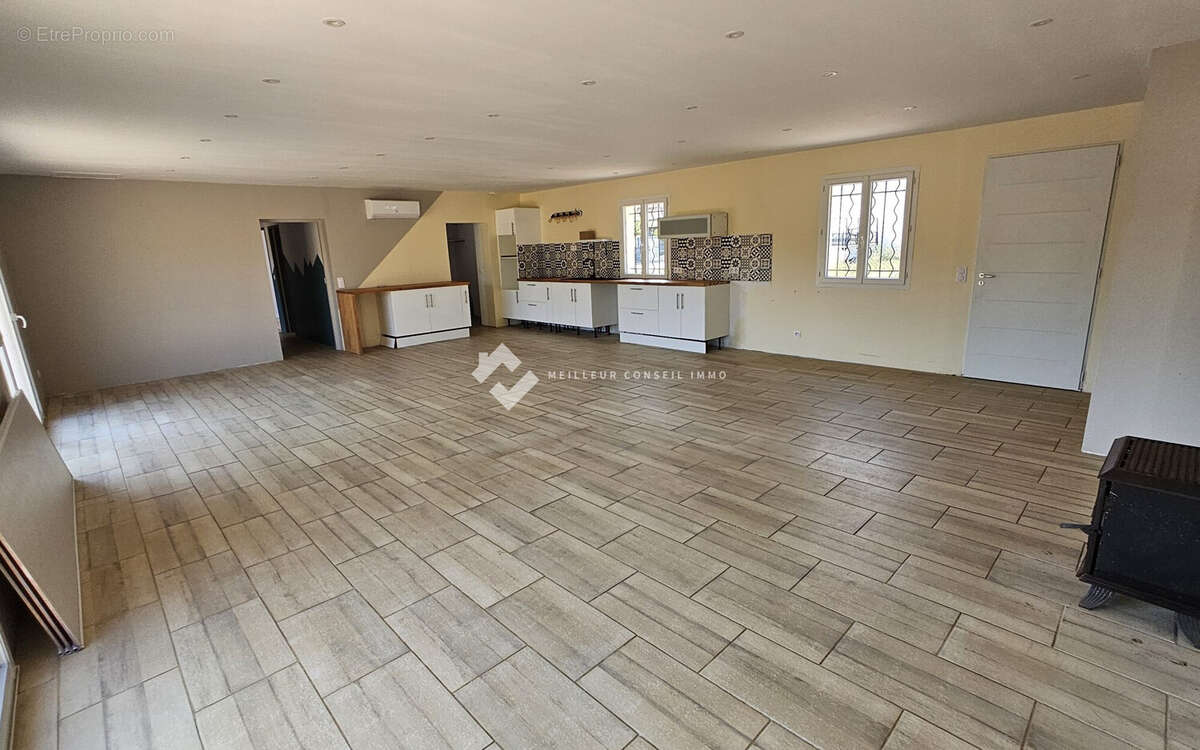 Maison 145 m² à Banne  - photo 6