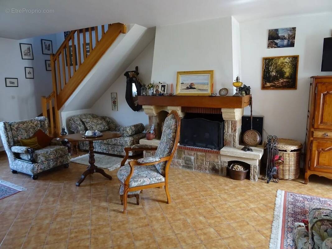 Maison à VENEUX-LES-SABLONS