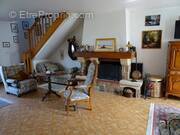 Maison à VENEUX-LES-SABLONS