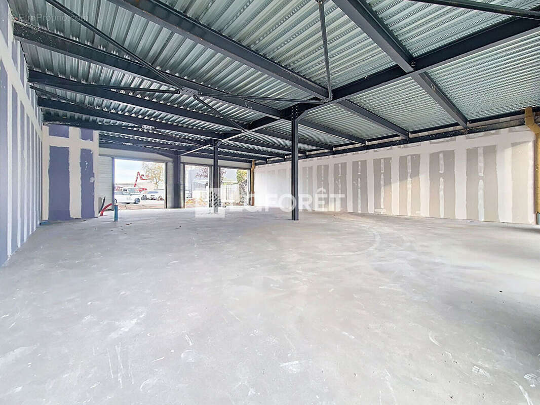 Commerce à LES PONTS-DE-CE