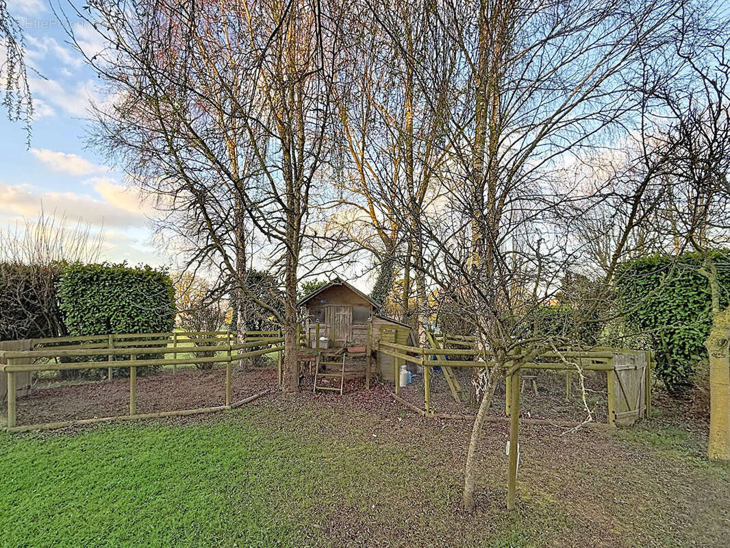 COLOMBY ANGUERNY - Maison de 8 pièces sur terrain de plus de 1 300 m2 - photo 17