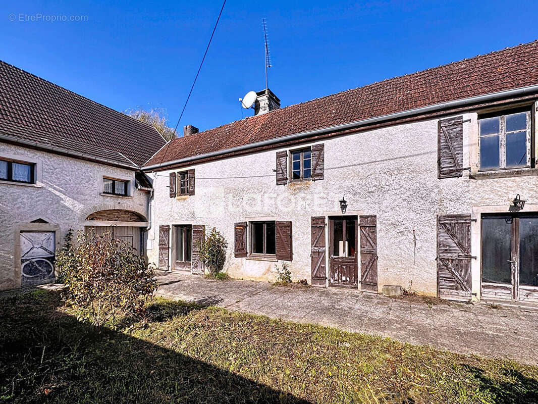 Maison à BEAUJEU-SAINT-VALLIER-PIERREJUX-ET-QUITTEUR