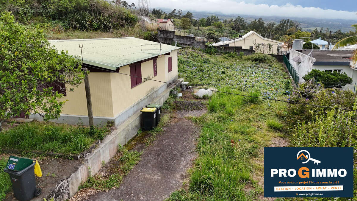 Terrain à LE TAMPON