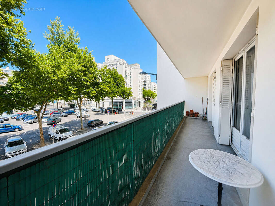 Gratte-Ciel T5 de 94 m2 avec balcon - photo 2