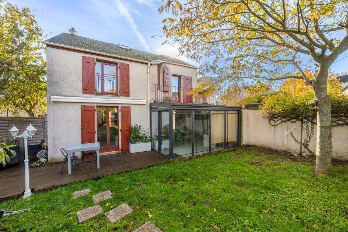 Maison à JOUY-LE-MOUTIER