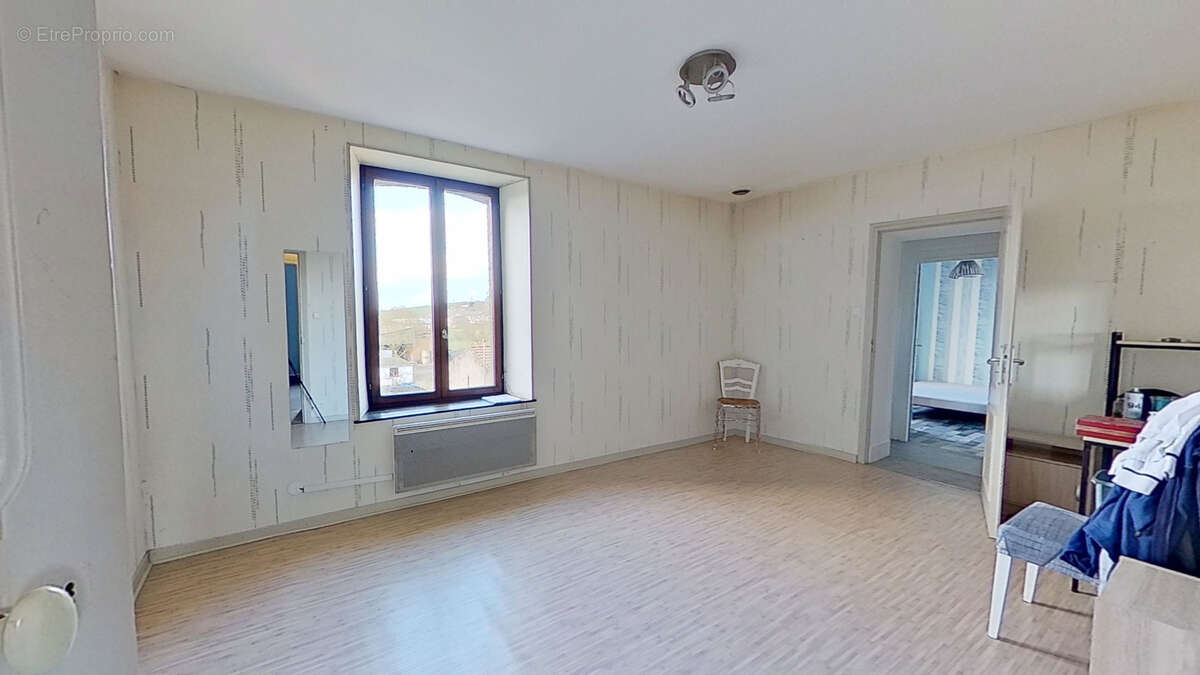 Maison à MONCEL-SUR-SEILLE