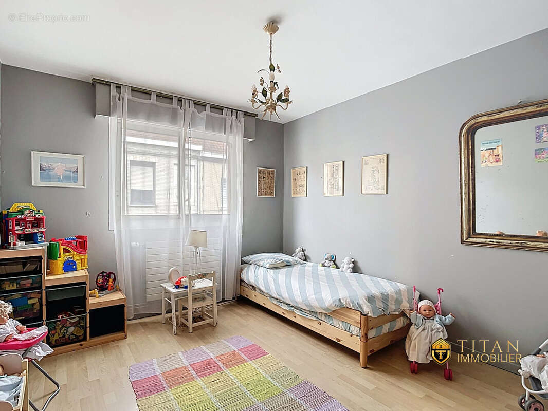 Maison 6 chambres, jardin, garage et local commercial - Saint-Pol-sur-Mer - Titan Immobilier
