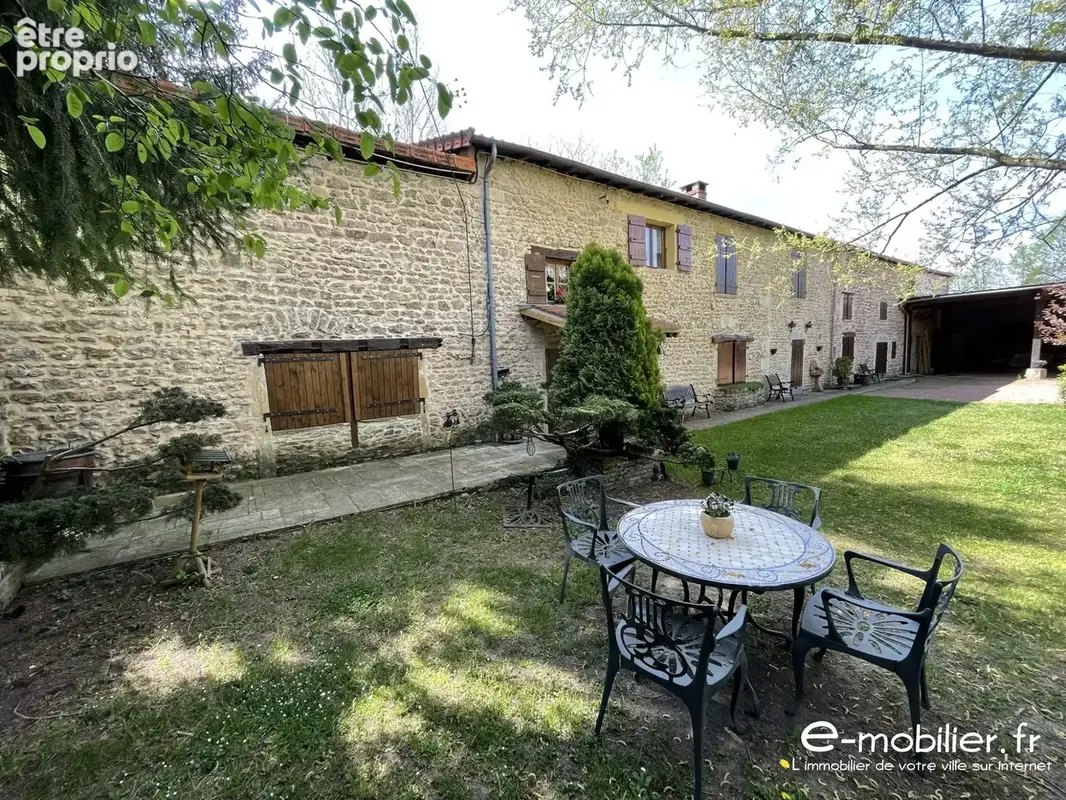 Maison 184 m² à Charlieu  - photo 2