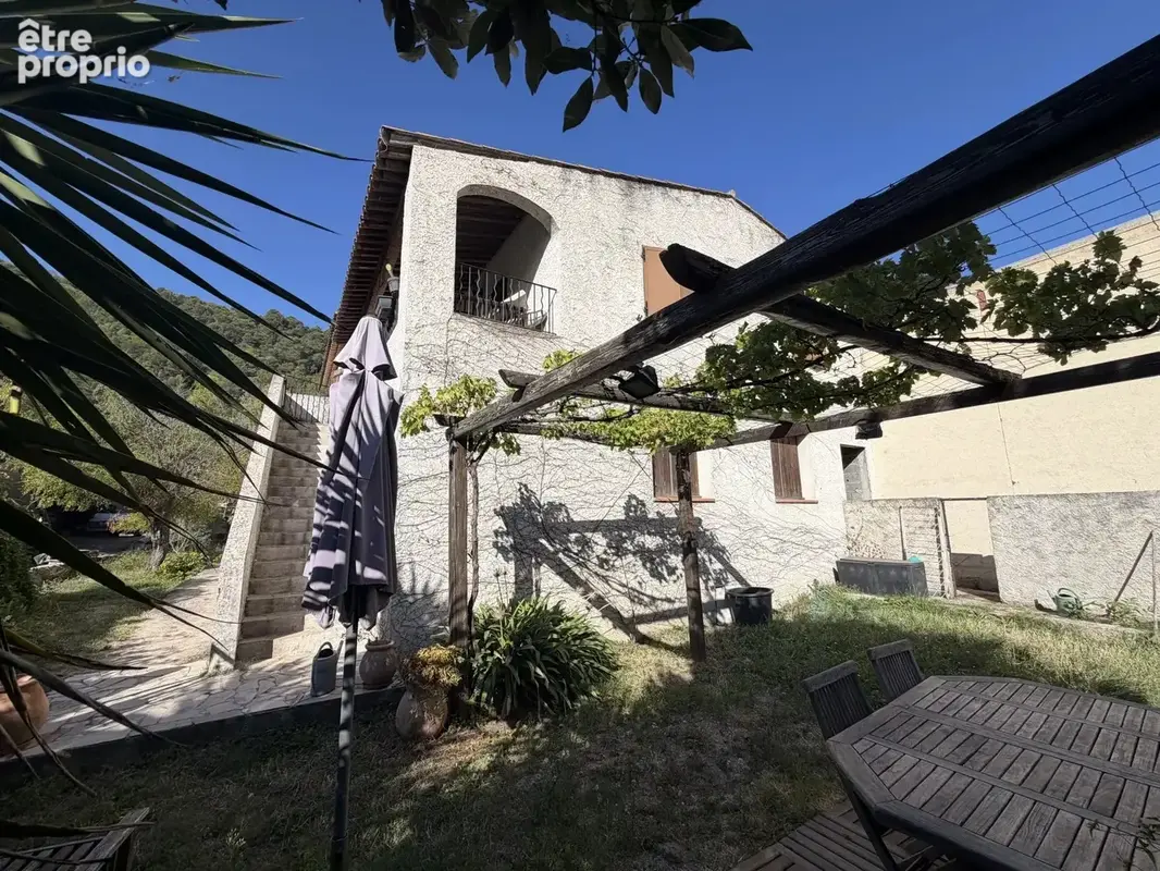 Photo Maison à Drap au prix de 699 000€
