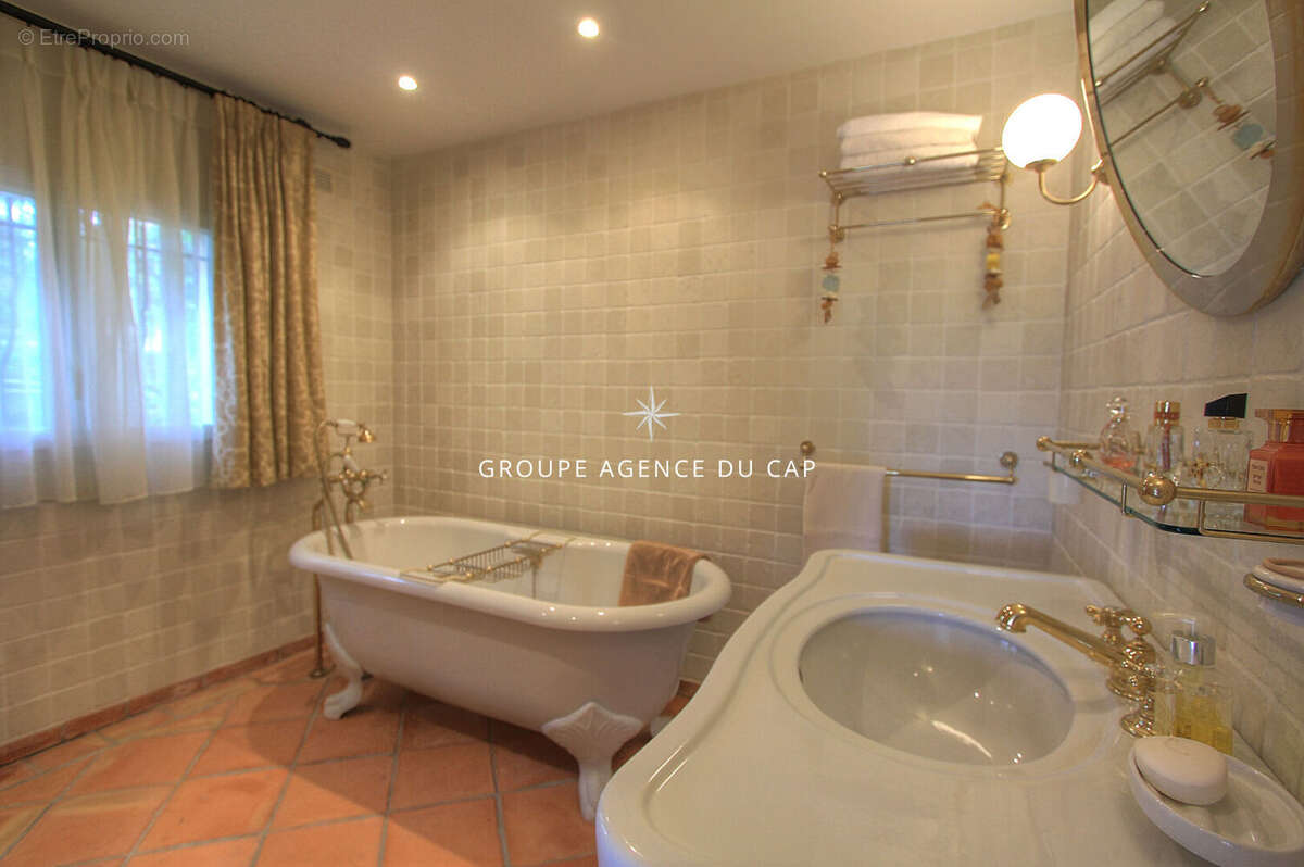 Maison à LES ISSAMBRES