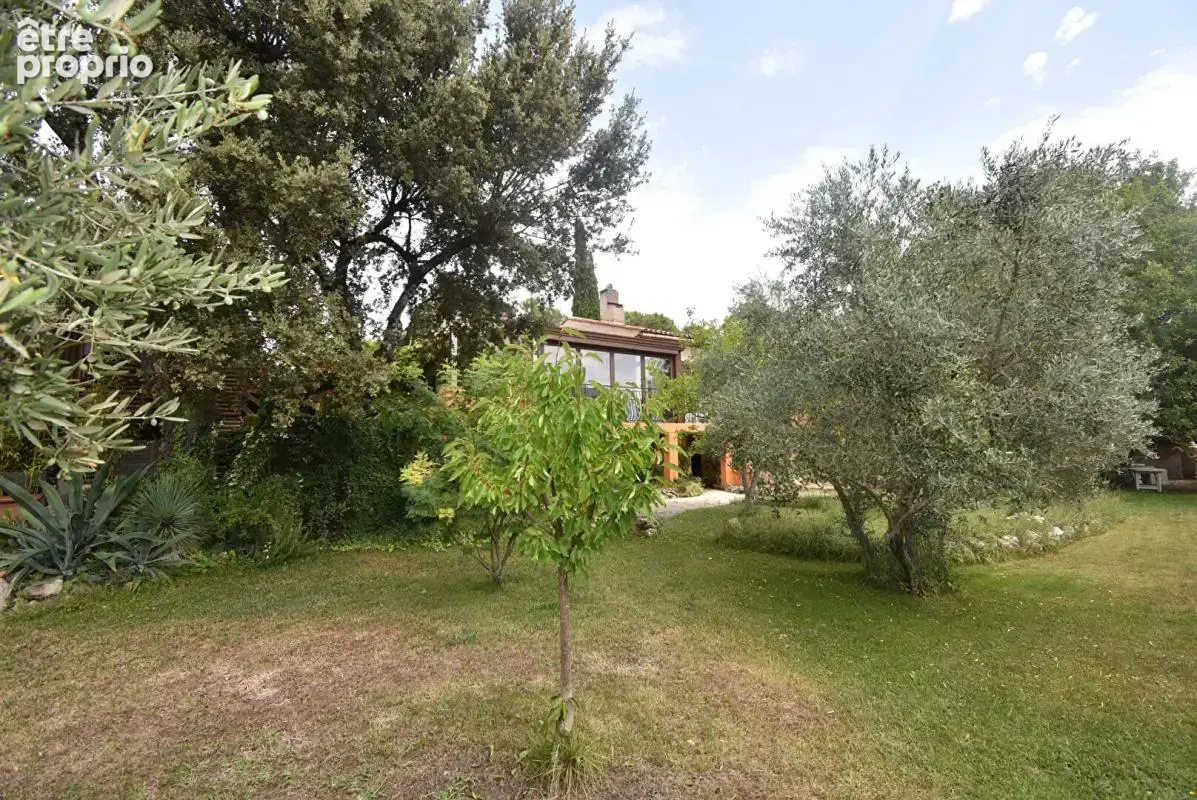 Villa 145 m² plain-pied, piscine  au sel, chauffée & pool house, 1 300 m² de terrain - photo 6