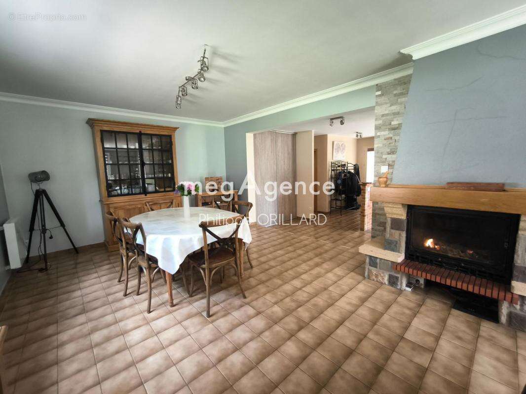 Maison à CHAZE-HENRY