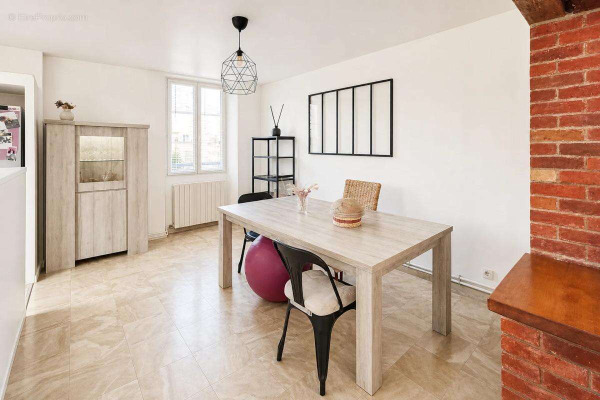 Maison à CHATILLON-LA-BORDE