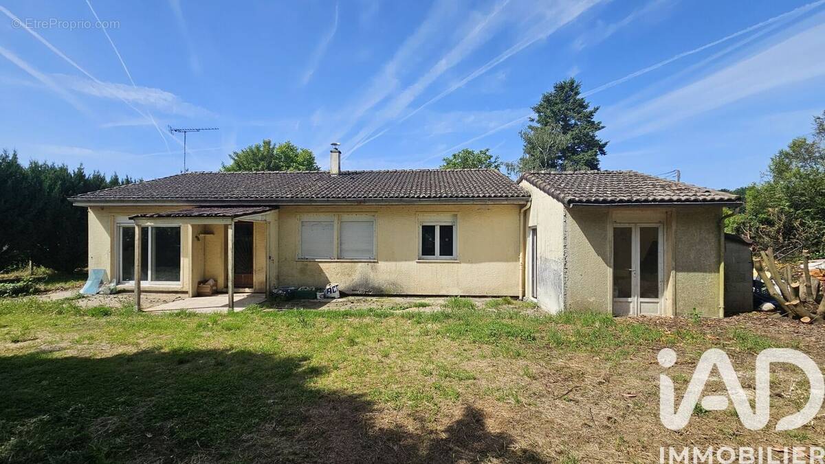 Photo 1 - Maison à LES ADJOTS