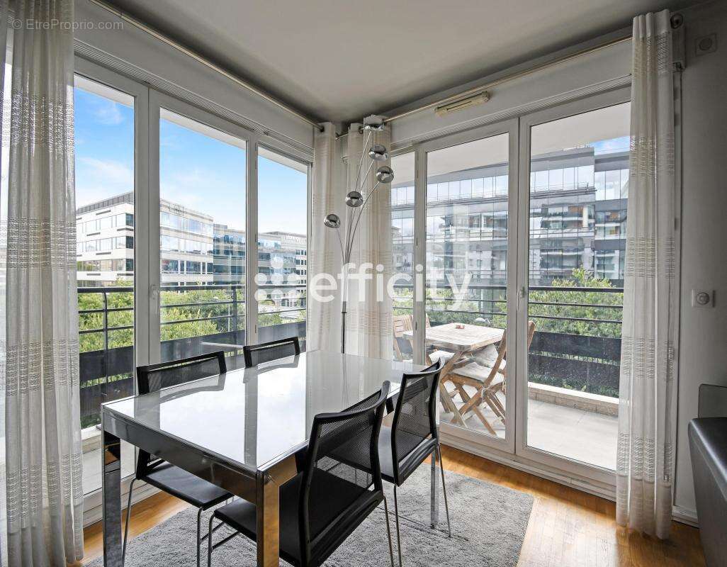 Appartement à COURBEVOIE