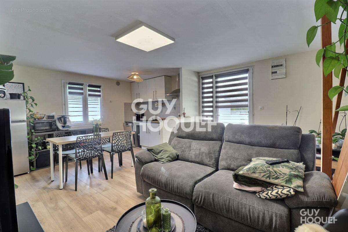 Maison à SAINT-GERMAIN-DE-MARENCENNES