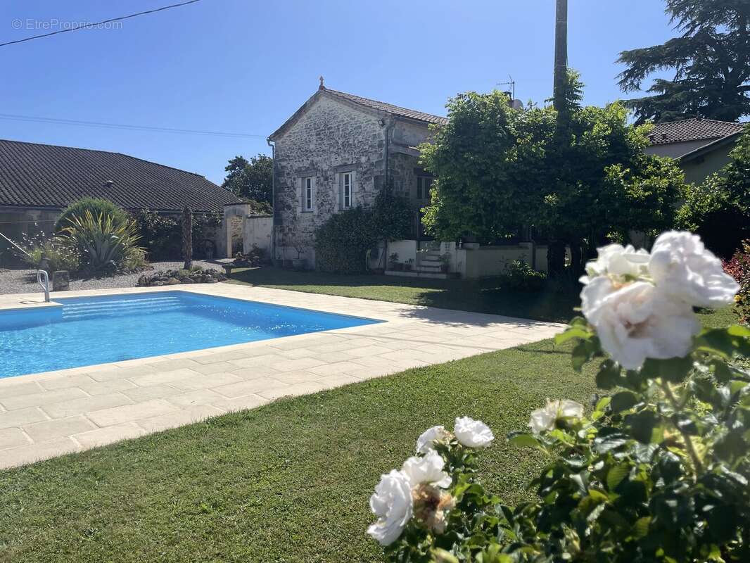 Fabuleuse ferme avec piscine et dépendances offrant du potentiel - photo 23