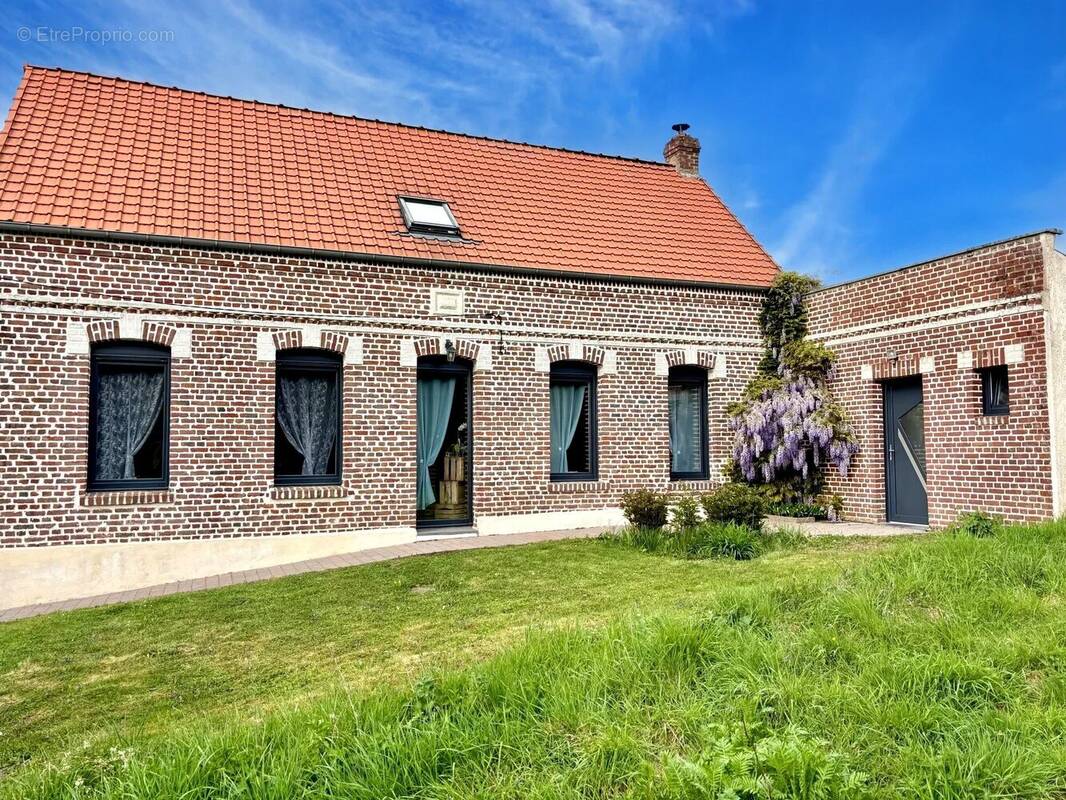 Maison à CREVECOEUR-SUR-L'ESCAUT