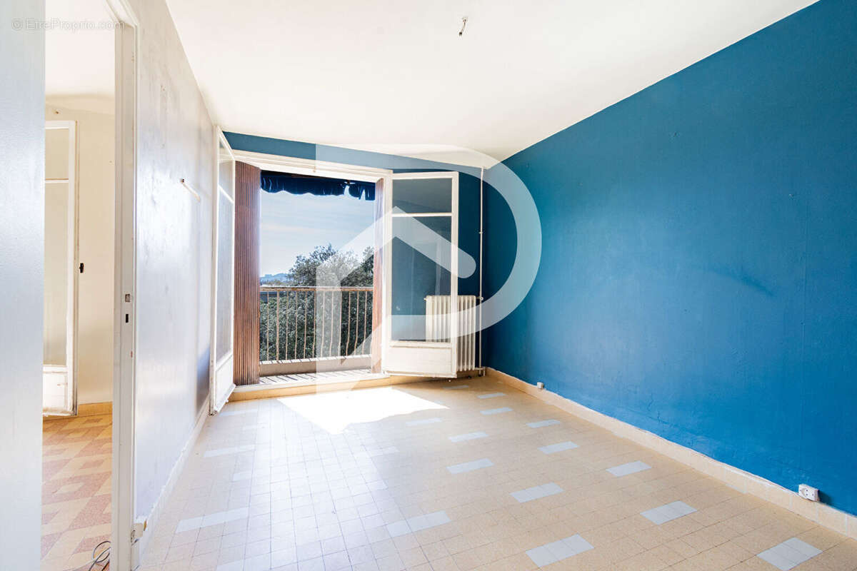 Appartement à MARSEILLE-4E