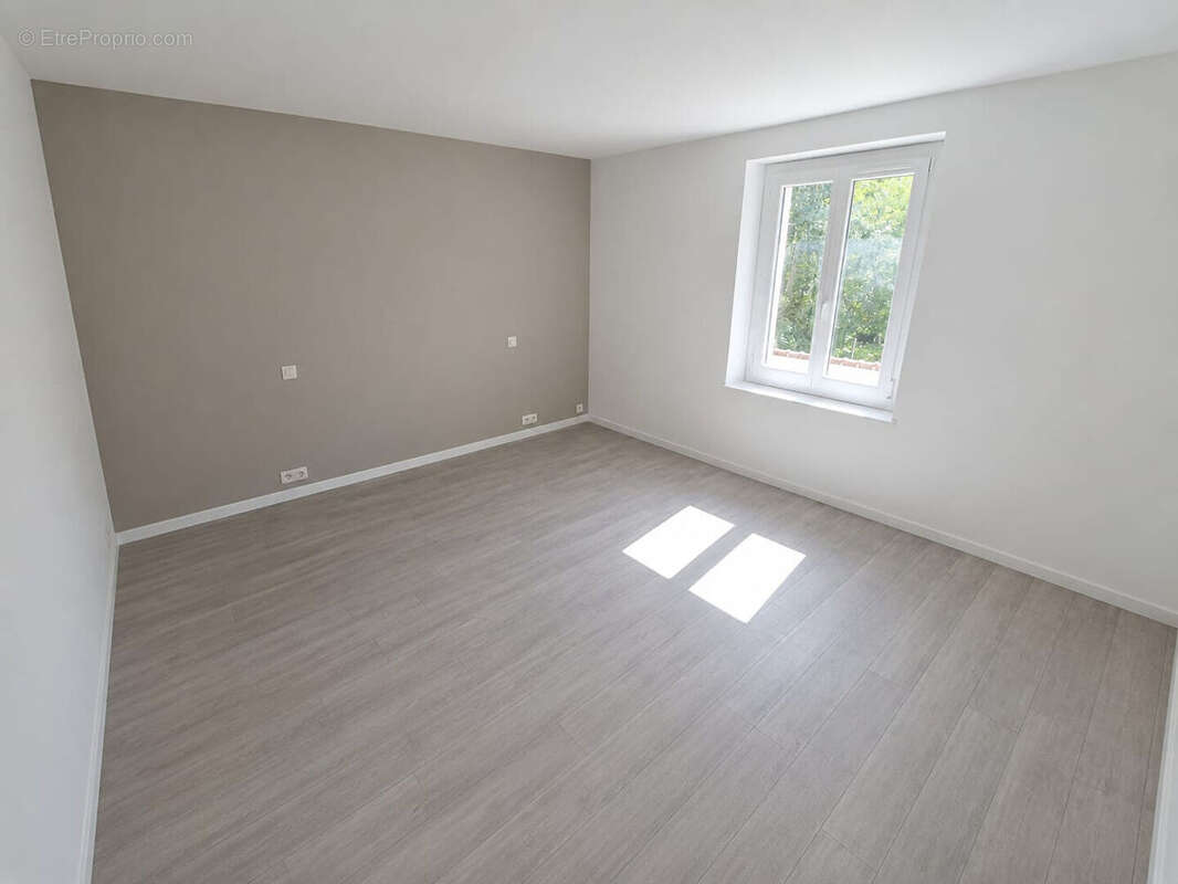 Maison sur terrain de 850 m² + terrain boisé de 1 020 m² - photo 5