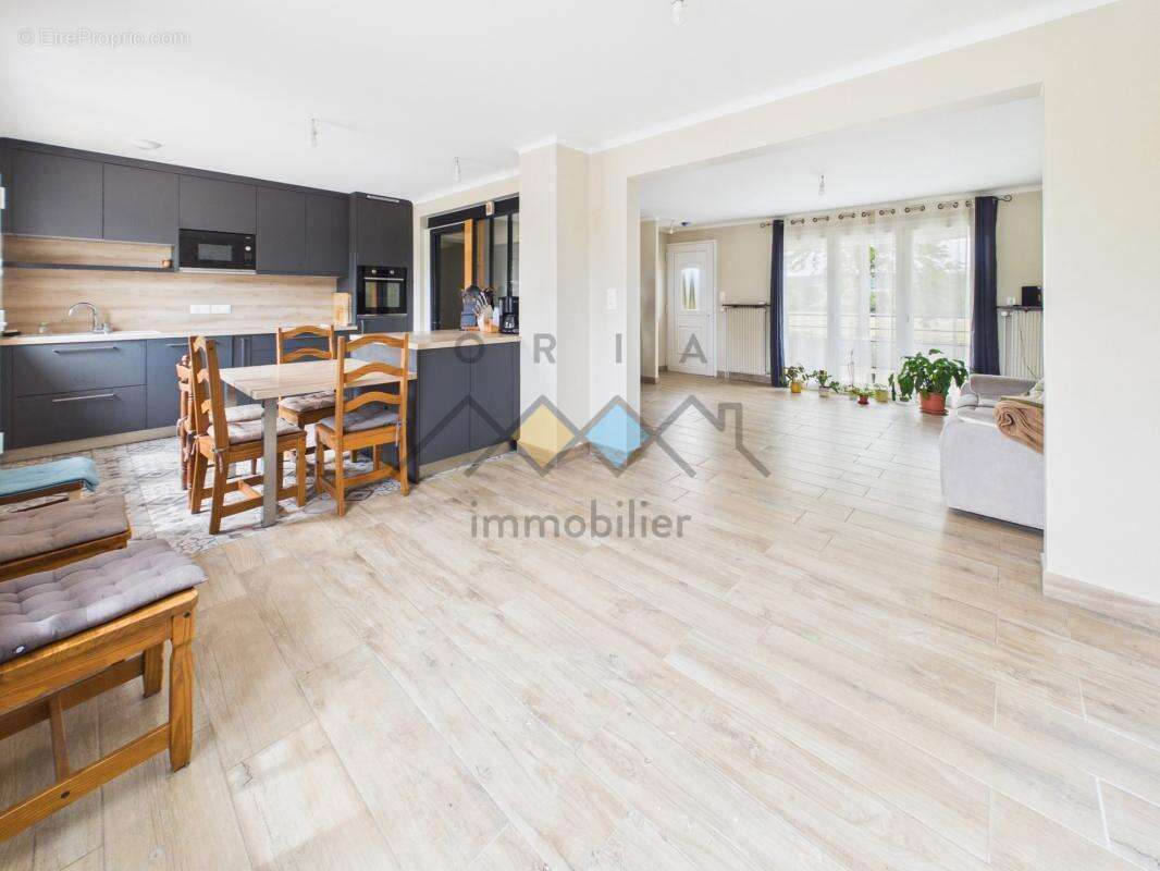 Maison 117 m² à Delme  - photo 5