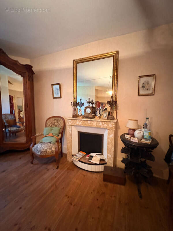 Maison à SEGUR-LE-CHATEAU