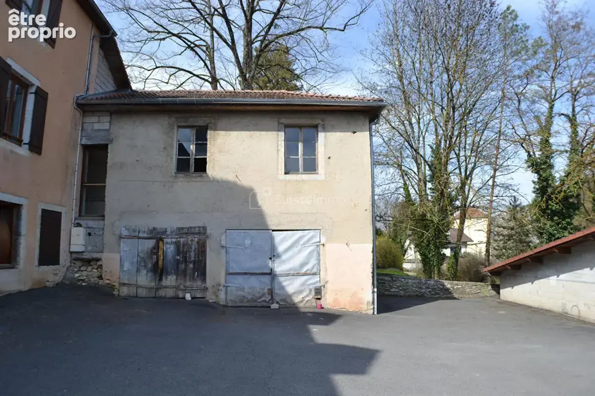 Parking à PONT-DE-ROIDE