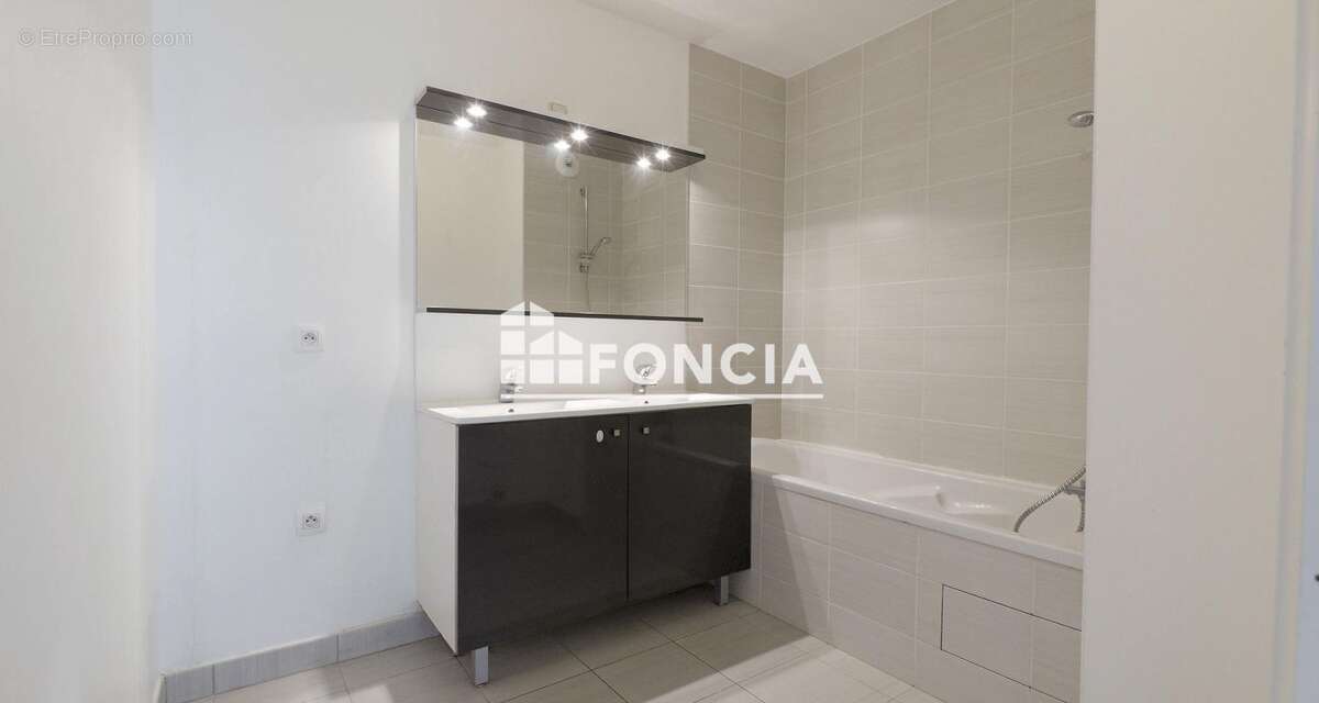 Appartement à SAINT-PIERRE-DU-PERRAY