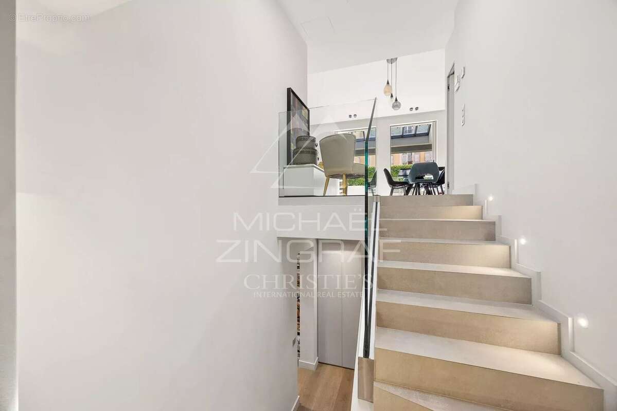 NICE Centre – Duplex moderne dans immeuble bourgeois avec grande terrasse - photo 13