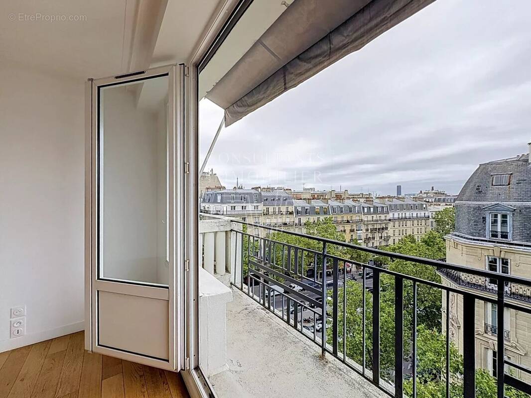 Appartement à PARIS-16E