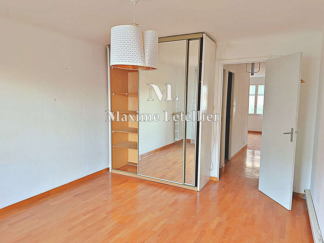 Appartement à MARSEILLE-4E