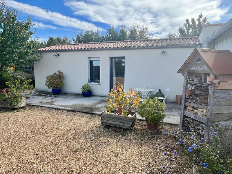Maison à SAINTE-RADEGONDE-DES-NOYERS