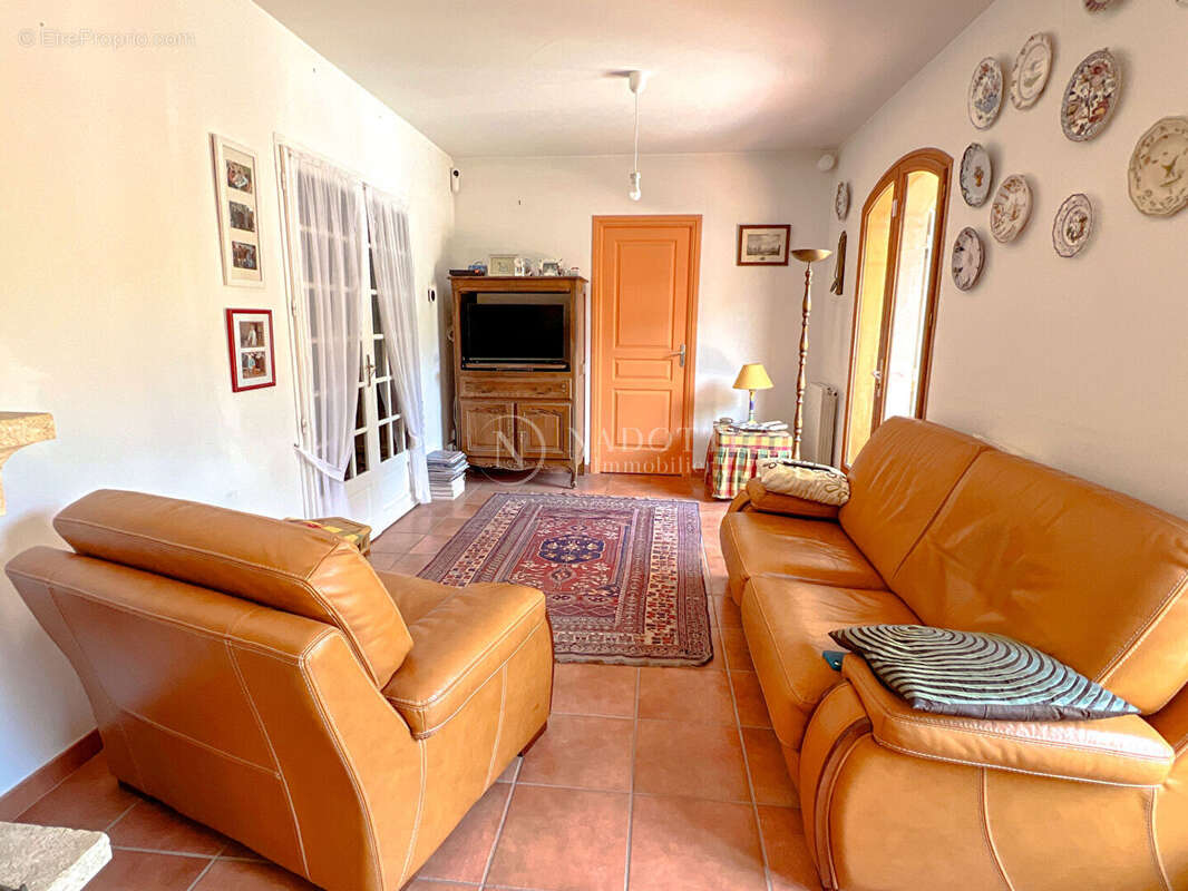 Maison Saint Pantaleon 5 pièce(s) 140 m2 - photo 8