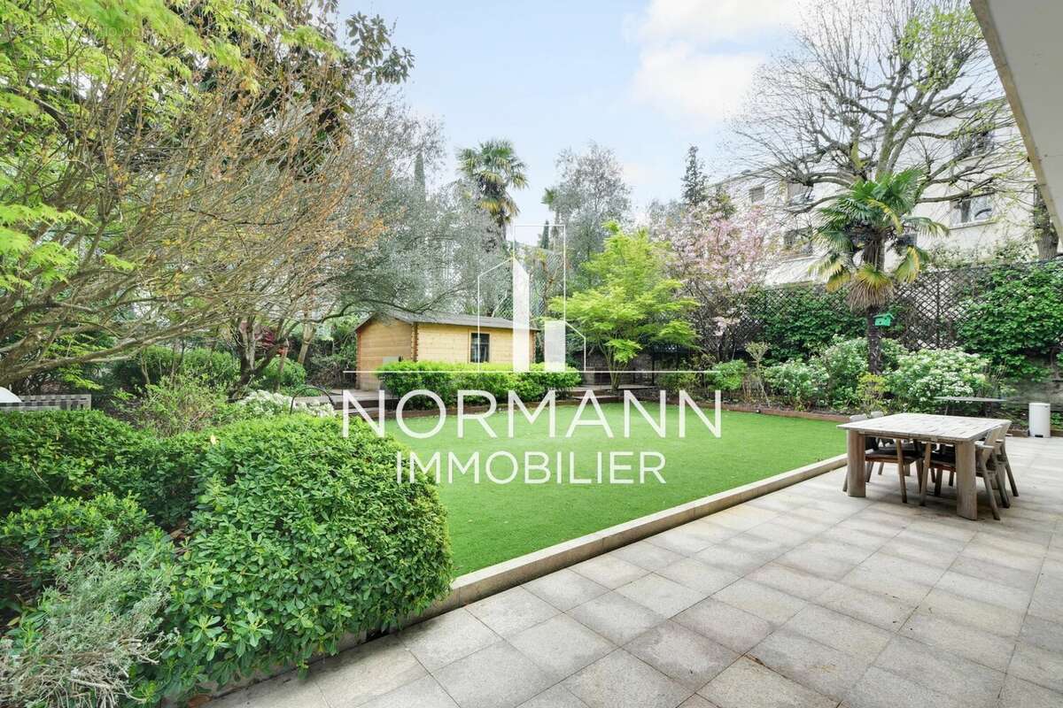 Appartement à NEUILLY-SUR-SEINE