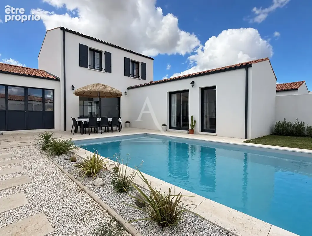 Photo Maison à Dompierre-Sur-Mer au prix de 589 000€