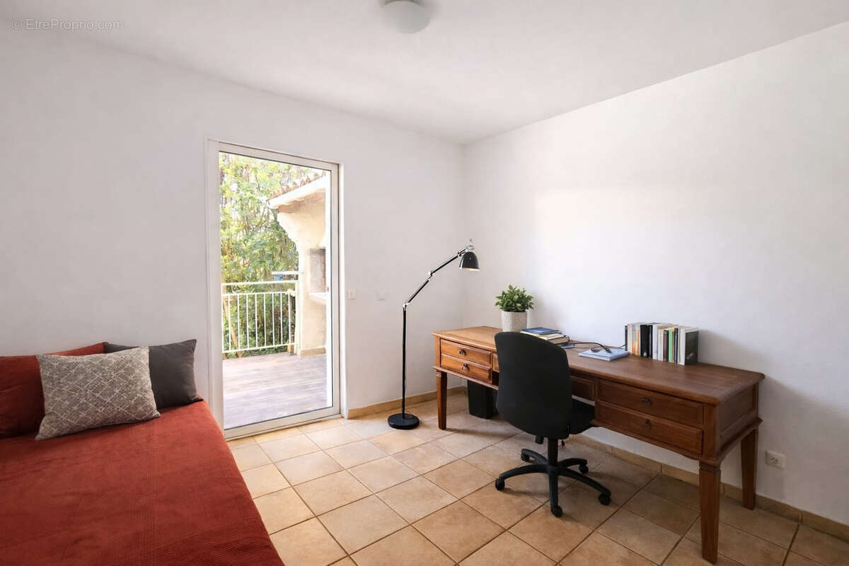 Maison à LA BASTIDE-DES-JOURDANS