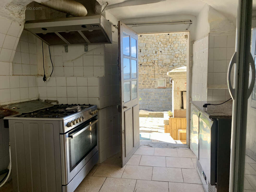 Commerce à SOLLACARO