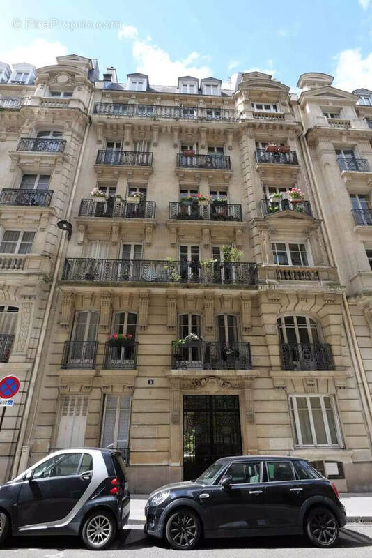 Appartement à PARIS-17E