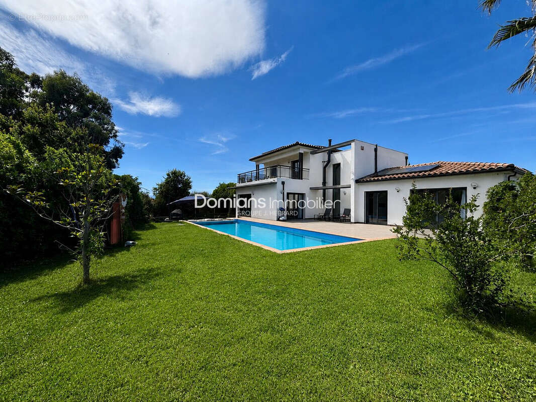 Maison 210 m² à Saint-Cyprien  - photo 4