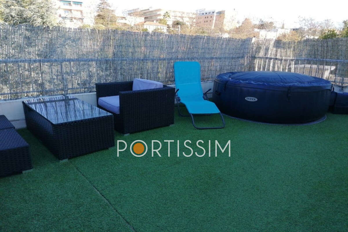 Appartement à SAINT-LAURENT-DU-VAR