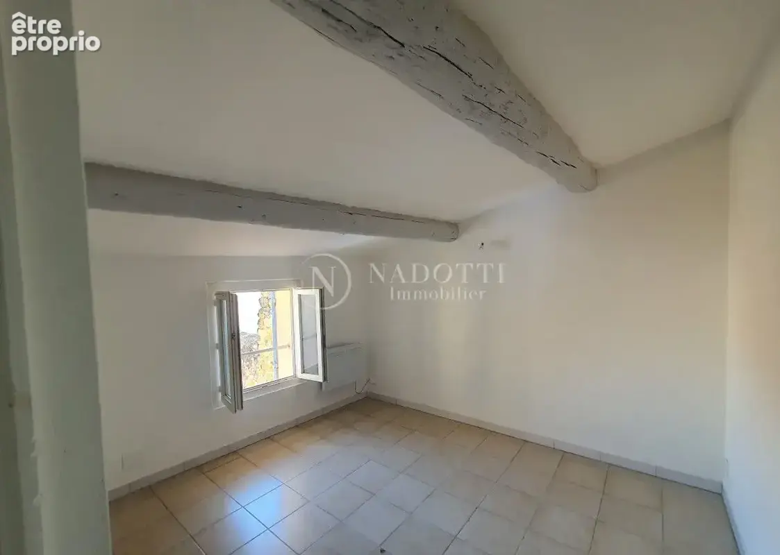 Lauris - Appartement T3  65 m2 - photo 3