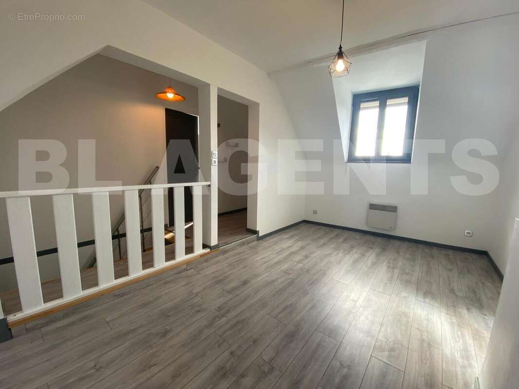 WhatsApp Image 2025-10-07 à 15 - Maison à VION